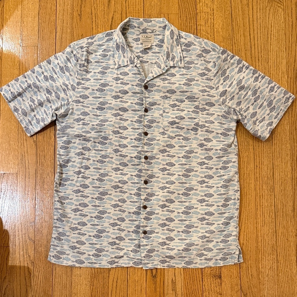 L.L.Bean Fish Print Camp Shirt Medium 100% Cotton Button Front Fishing Coastal